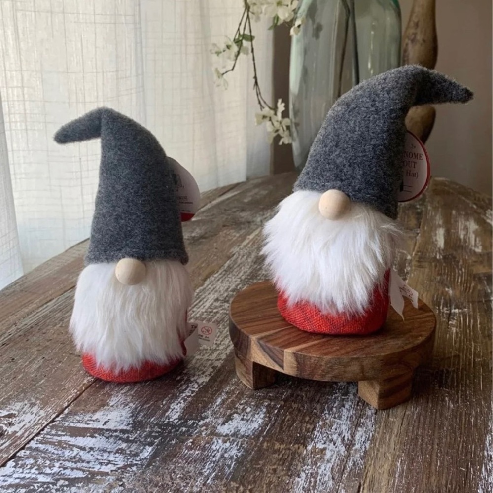 ๐ Target bullseye Christmas Gnomes - Picture 2 of 2
